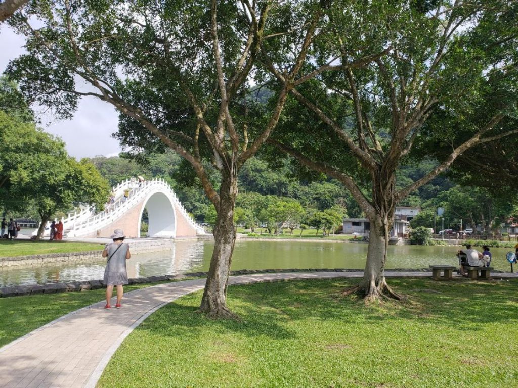 景點推薦1. 大湖公園 錦帶橋